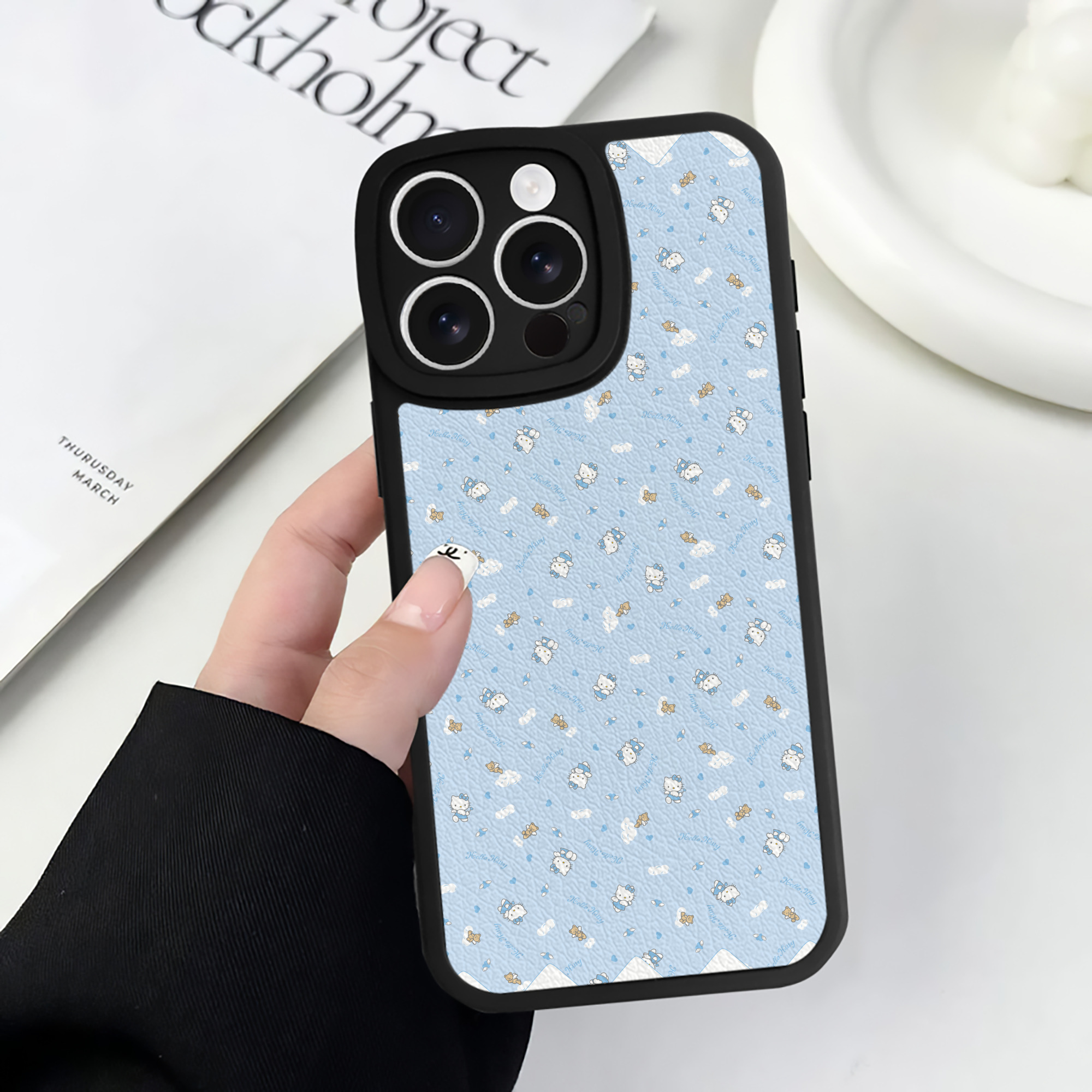 （画像用） Hello Kitty ハローキティ 【iPhone 16シリーズ対応】シリコンスマホケース（レザー調） 材質：シリコン